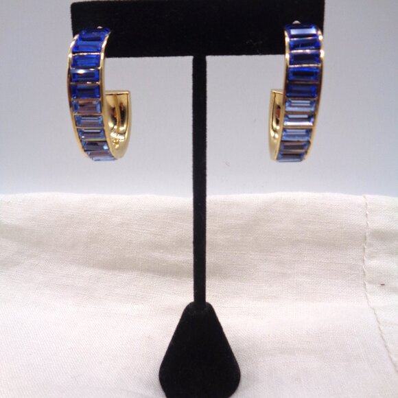 ST. JOHN Blue Baguette OMBRE CRYSTAL Hoop Pierced EARRINGS - Picture 6 of 9